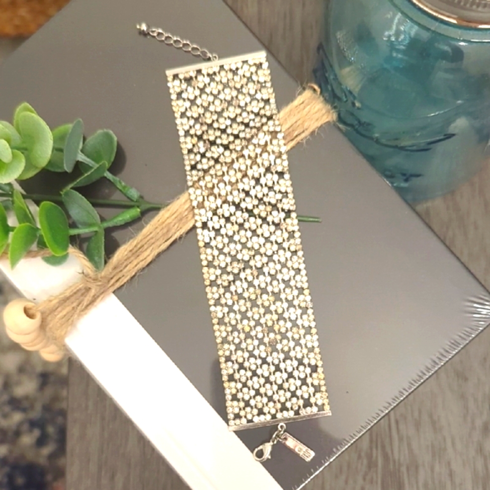 Read!Vintage Retro Inc. Concepts Wide Rhinestone Bracelet.